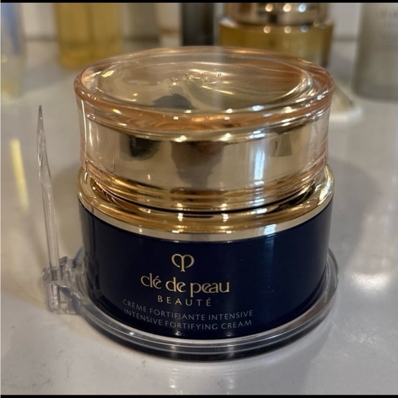 Silver Quilted Cosmetic Bags with Cle de Peau Skincare. - Picture 3 of 9